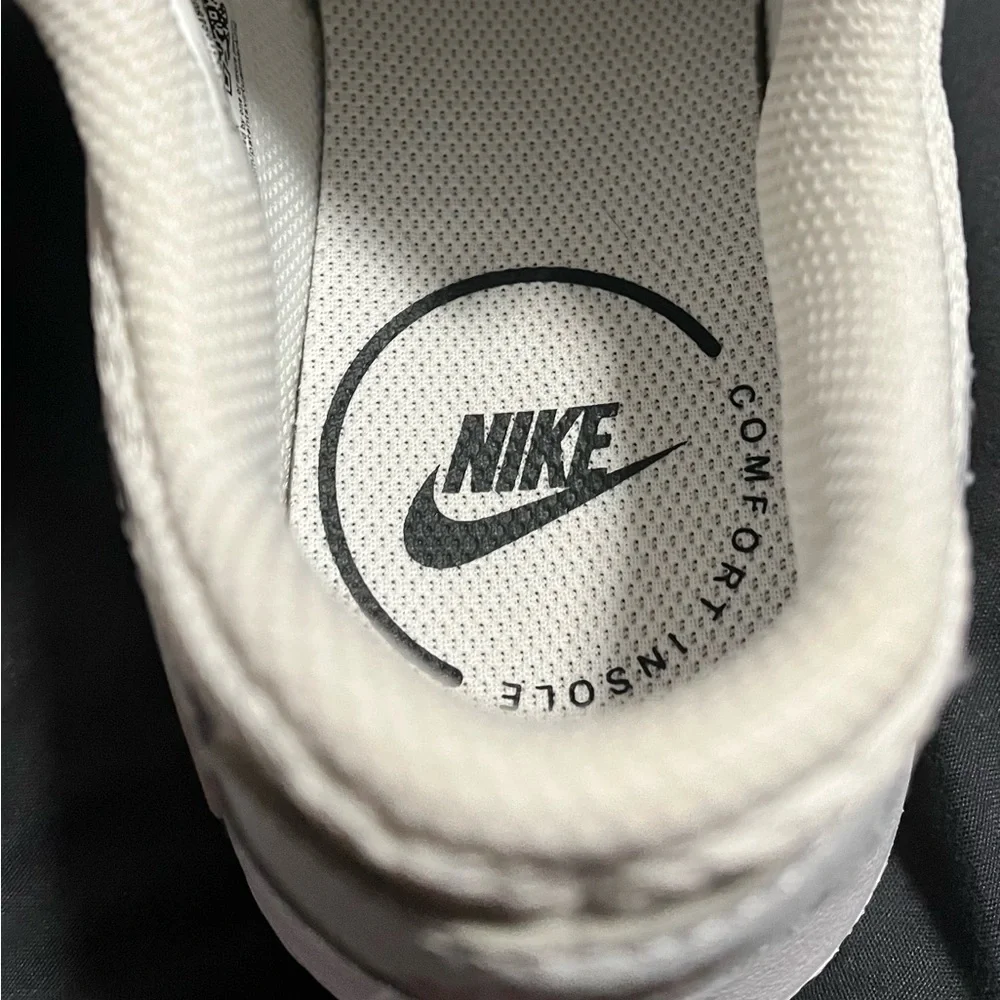 Nike Women's Air Max Excee Sneakers Size 7- White and Pink - Picture 6 of 6